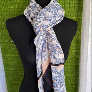 Ann Taylor Scarf 2/15💗